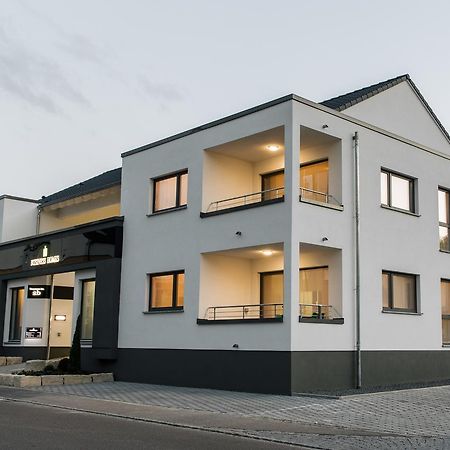 Business And Family Homes Бургау Екстериор снимка