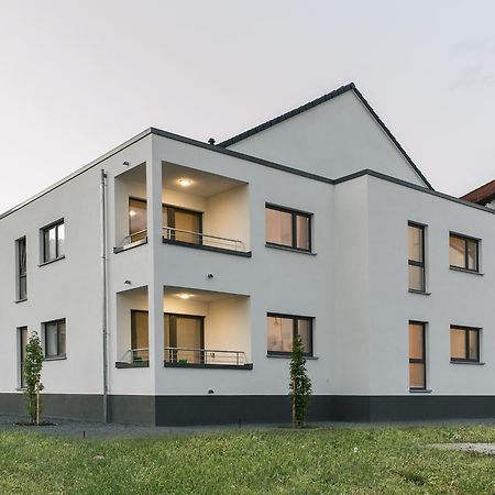 Business And Family Homes Бургау Екстериор снимка