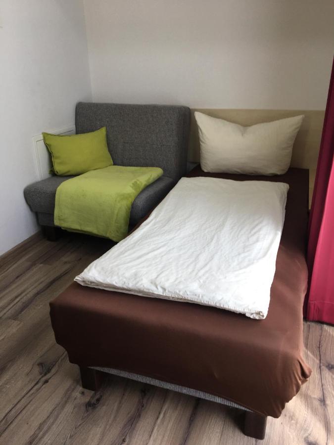 Business And Family Homes Бургау Екстериор снимка