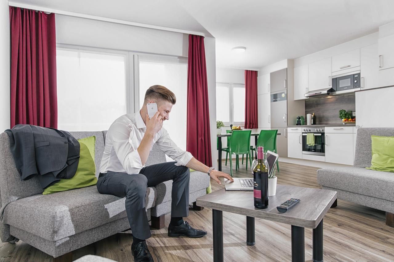 Business And Family Homes Бургау Екстериор снимка