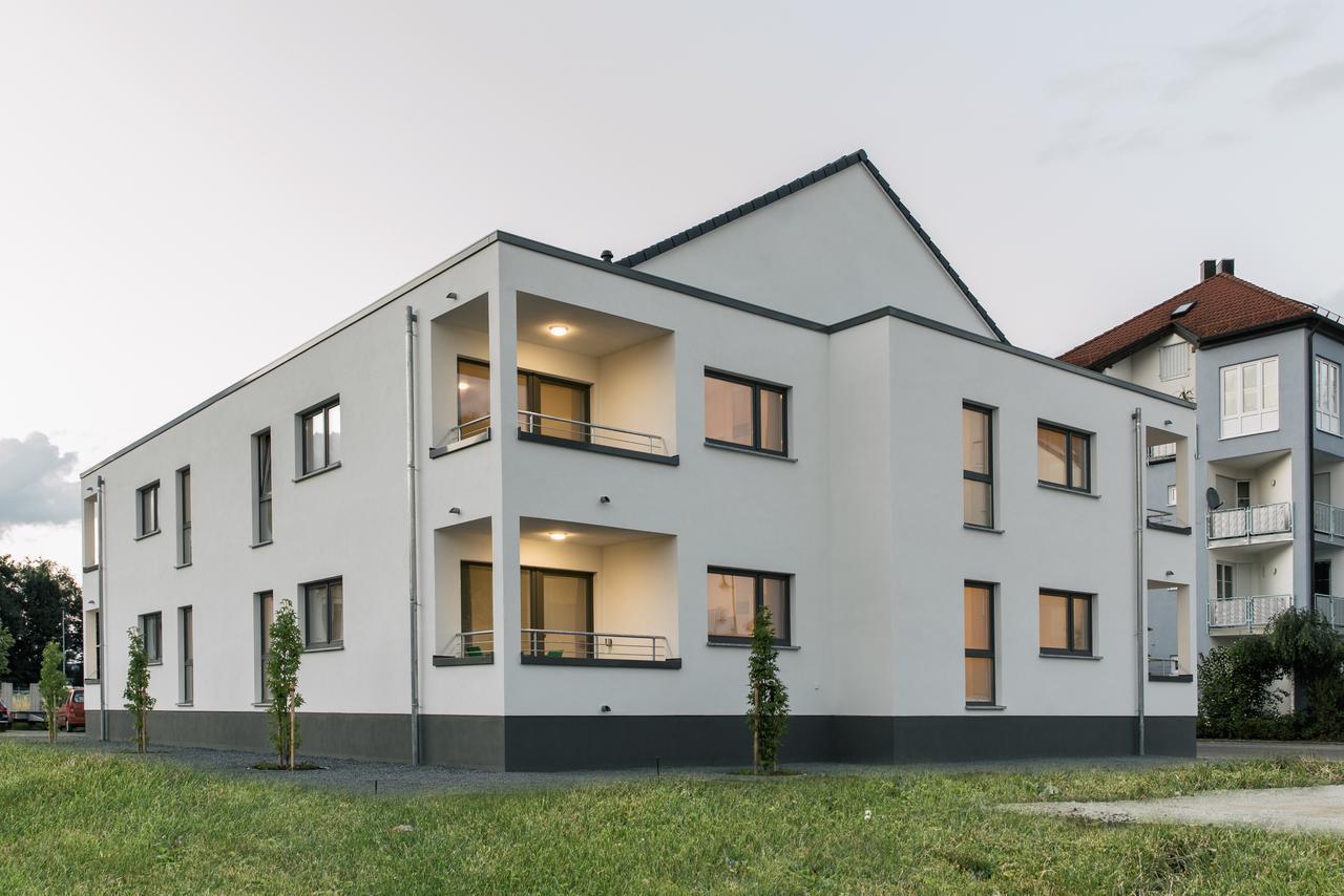 Business And Family Homes Бургау Екстериор снимка